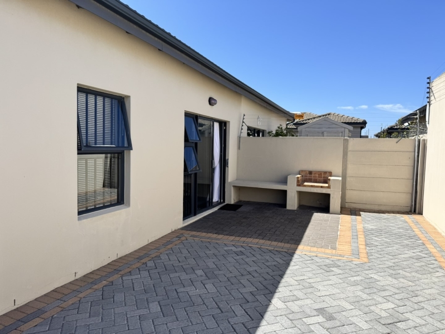 3 Bedroom Property for Sale in Parklands East Western Cape